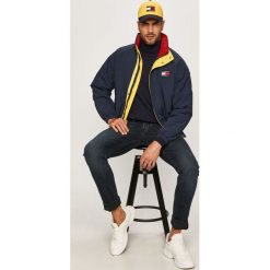Tommy Jeans - Kurtka. Czerwone płaszcze męskie Tommy Jeans, s, bez wzorów, z poliesteru, krótkie, z kapturem. Za 899,90 zł.