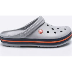 Crocs - Klapki. Szare kapcie męskie Crocs, z materiału. Za 199,90 zł.