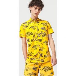 O'Neill Tropical Koszula Żółty. Żółte koszule męskie O'Neill, xl, bez wzorów, z bawełny, bez kołnierzyka, z krótkim rękawem. Za 223,95 zł.