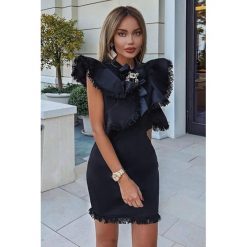 Sukienka VASILISA BLACK. Czarne sukienki damskie Sukienka VASILISA BLACK, s, bez wzorów, bez kołnierzyka, z krótkim rękawem, krótkie, mini. W wyprzedaży za 119,00 zł.