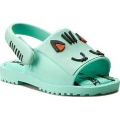 Sandały MELISSA - Mini Melissa Mia+Fabula Bb M 32203 Green 01348. Zielone sandały dziewczęce Melissa, z tworzywa sztucznego, bez zapięcia. W wyprzedaży za 169,00 zł.