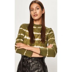 Only - Longsleeve. Zielone bluzki damskie ONLY, bez wzorów, z bawełny, casualowe, z okrągłym kołnierzem. W wyprzedaży za 49,90 zł.