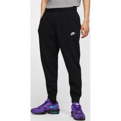 Nike Club Spodnie dresowe Czarny. Czarne spodnie męskie Nike, l, bez wzorów, z bawełny. Za 171,95 zł.