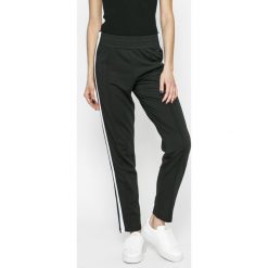 Guess Jeans - Spodnie. Szare spodnie damskie z wysokim stanem marki Guess Jeans, z podwyższonym stanem. Za 329,90 zł.