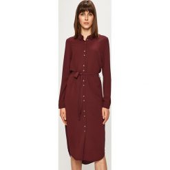 Vero Moda - Sukienka. Fioletowe sukienki damskie Vero Moda, na co dzień, s, bez wzorów, z elastanu, casualowe, bez kołnierzyka, z długim rękawem, długie, midi, proste. W wyprzedaży za 99,90 zł.