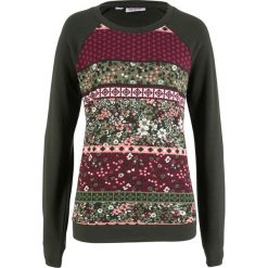 Bluza z nadrukiem, długi rękaw bonprix nocny oliwkowy. Zielone koszulki damskie bonprix, z nadrukiem, z długim rękawem, długie, bez kaptura. Za 49,99 zł.