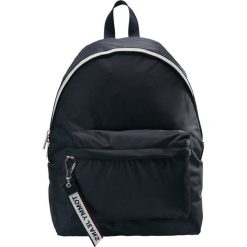 Tommy Jeans LOGO BACKPACK Plecak blue. Niebieskie plecaki męskie Tommy Jeans, z jeansu. Za 419,00 zł.