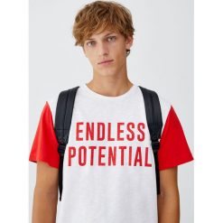 Koszulka „Endless Potential”. Białe koszulki męskie Pull&Bear, m, bez wzorów, bez kołnierzyka, z krótkim rękawem, krótkie. Za 41,90 zł.