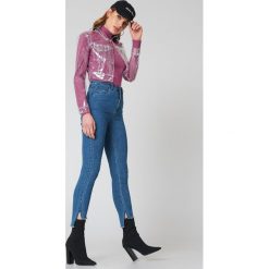 NA-KD Jeansy Highwaist Skinny Raw Hem - Blue. Niebieskie jeansy damskie skinny marki NA-KD, z jeansu, z podwyższonym stanem. W wyprzedaży za 70,98 zł.