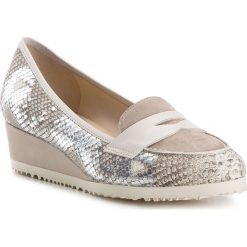 Buty damskie. Szare baleriny damskie Wittchen, bez wzorów, ze skóry, bez obcasa, na koturnie. W wyprzedaży za 399,90 zł.