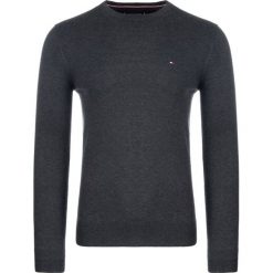 Sweter TOMMY HILFIGER MW0MW04978. Czarne swetry męskie TOMMY HILFIGER, xxl, bez wzorów, klasyczne, z klasycznym kołnierzykiem, bez kaptura. Za 449,00 zł.