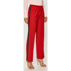 Tommy Hilfiger - Spodnie. Czerwone spodnie damskie TOMMY HILFIGER, z aplikacjami, z elastanu. Za 699,90 zł.