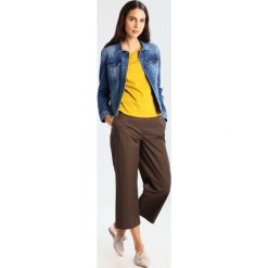 Armani Exchange Kurtka jeansowa denim indaco. Niebieskie marynarki damskie Armani Exchange, m, bez wzorów, z elastanu, bez kaptura. W wyprzedaży za 503,20 zł.