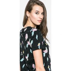 Pepe Jeans - Top Petra. Czarne topy damskie marki Pepe Jeans, s, z bawełny, z okrągłym kołnierzem. W wyprzedaży za 129,90 zł.