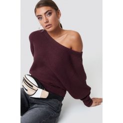 NA-KD Dzianinowy sweter z odkrytymi ramionami - Red. Czerwone swetry klasyczne damskie marki NA-KD, z dzianiny. Za 121,95 zł.