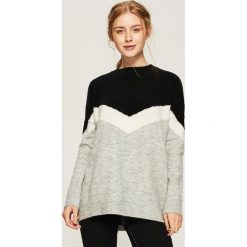 Sweter w bloki kolorów - Czarny. Czarne swetry klasyczne damskie marki Sinsay, l. Za 69,99 zł.
