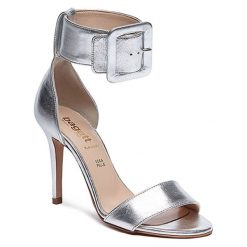 Skórzane sandały w kolorze srebrnym. Sandały damskie Tosca Blu, Bagatt. W wyprzedaży za 299,95 zł.