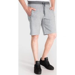 Armani Exchange Szorty Szary. Szare spodenki i szorty męskie Armani Exchange, xxl, bez wzorów, z bawełny. Za 430,95 zł.