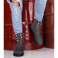 Botki damskie Bestelle BK-08 Szare. Szare botki damskie Bestelle, z tworzywa sztucznego, klasyczne, na niskim obcasie, na obcasie, na zamek. Za 119,00 zł.