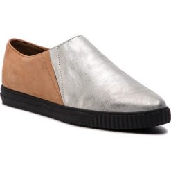Półbuty GEOX - D Amalthia E D721ME 0BV21 C1WS6 Silver/Toffee. Szare półbuty damskie Geox, bez wzorów, ze skóry, bez obcasa, na płaskiej podeszwie, bez zapięcia. W wyprzedaży za 239,00 zł.