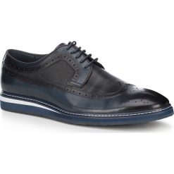 Buty męskie. Niebieskie półbuty męskie Wittchen, z aplikacjami, ze skóry, bez zapięcia. W wyprzedaży za 335,90 zł.