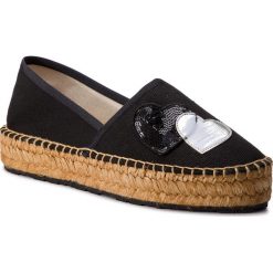 Espadryle LOVE MOSCHINO - JA10243G07JJ0000 Nero. Czarne espadryle damskie Love Moschino, z aplikacjami, z tworzywa sztucznego, bez obcasa, na płaskiej podeszwie. W wyprzedaży za 339,00 zł.