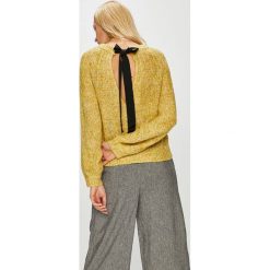 Vero Moda - Sweter Sylvie. Brązowe swetry klasyczne damskie Vero Moda, l, z dzianiny, z okrągłym kołnierzem. W wyprzedaży za 119,90 zł.