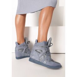 Niebieskie Sneakersy Strangers. Niebieskie sneakersy damskie Born2be. W wyprzedaży za 69,99 zł.