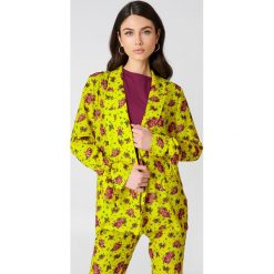 NA-KD Marynarka z nadrukiem i wiązaniem na rękawach - Multicolor,Yellow. Żółte marynarki damskie NA-KD, z nadrukiem, z poliesteru. W wyprzedaży za 72,88 zł.