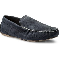 Mokasyny UGG - M Henrick Stripe Perf 1014642 M/Navy. Niebieskie mokasyny męskie marki Ugg, ze skóry. Za 549,00 zł.