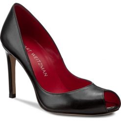 Szpilki STUART WEITZMAN - Cachet Black Nappa. Czarne szpilki ze skóry licowej marki Stuart Weitzman, bez wzorów, bez obcasa, na obcasie, bez zapięcia. W wyprzedaży za 939,00 zł.