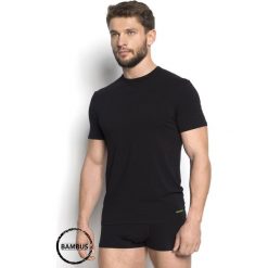 T-shirt męski HENDERSON Grade Bamboo 99. Czarne podkoszulki męskie marki Henderson, m, bez wzorów, z tkaniny, z okrągłym kołnierzem. Za 62,99 zł.