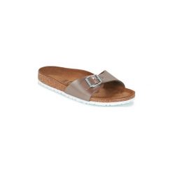 Klapki Birkenstock MADRID. Pomarańczowe klapki damskie Birkenstock, bez wzorów, bez obcasa. W wyprzedaży za 188,30 zł.