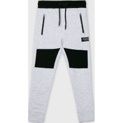 Blukids - Spodnie dziecięce 140-170 cm. Szare spodnie chłopięce Blukids, bez wzorów, z bawełny, casualowe. W wyprzedaży za 69,90 zł.
