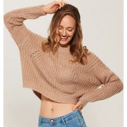 Krótki sweter o luźnym splocie - Różowy. Czerwone swetry klasyczne damskie House, l, ze splotem. Za 89,99 zł.