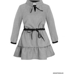 Sukienka w drobną kratę z falbankami. Szare sukienki damskie Pakamera, w kratkę, z wełny, z falbankami, bez rękawów, midi. Za 399,00 zł.