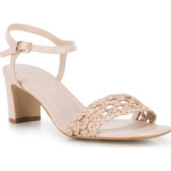 Buty damskie. Sandały dziewczęce Wittchen, ze skóry, z paskami. W wyprzedaży za 259,90 zł.