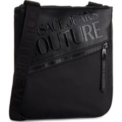 Saszetka VERSACE JEANS COUTURE - E1YUBB22 71151 899. Czarne torby męskie skórzane Versace Jeans Couture, bez wzorów, z jeansu, młodzieżowe. Za 569,00 zł.