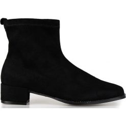 Botki wsuwane na obcasie czarne. Czarne botki damskie SWEET SHOES, z zamszu, bez obcasa, na obcasie, bez zapięcia. W wyprzedaży za 69,00 zł.