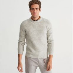 Sweter - Jasny szar. Szare swetry klasyczne męskie marki Reserved, l. Za 159,99 zł.