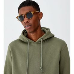 Bluza typu kangurka basic. Brązowe bluzy męskie Pull&Bear, m, bez wzorów, bez kołnierzyka, bez rękawów, bez kaptura. Za 79,90 zł.