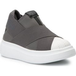 Sneakersy TOGOSHI - FESSURA TG-08-02-000050 609. Szare półbuty dziewczęce Togoshi, bez zapięcia. W wyprzedaży za 329,00 zł.