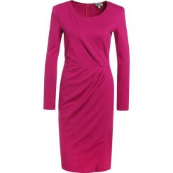 Sukienki hiszpanki: Armani Collezioni Sukienka etui fuchsia