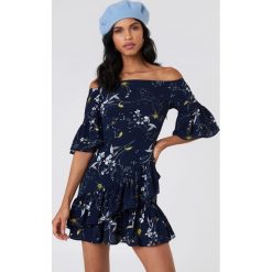 Sukienki hiszpanki: Lucca Couture Sukienka mini z falbanką Emilia – Navy