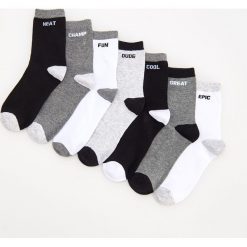 Skarpety 7 pack - Czarny. Czarne skarpetki męskie Reserved, bez wzorów. Za 29,99 zł.