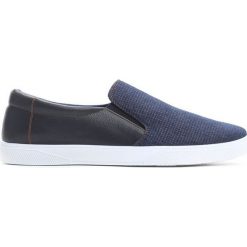Granatowe Slip On Lust. Niebieskie trampki męskie Born2be, bez wzorów, z tkaniny, bez zapięcia. Za 59,99 zł.