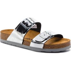 Klapki DR. BRINKMANN - 701272 Silber 92. Szare klapki damskie Dr. Brinkmann, bez wzorów, ze skóry ekologicznej, bez obcasa. W wyprzedaży za 119,00 zł.