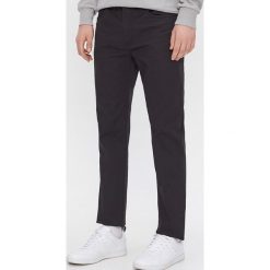 Spodnie regular fit - Czarny. Czarne spodnie męskie House, s, bez wzorów. W wyprzedaży za 59,99 zł.