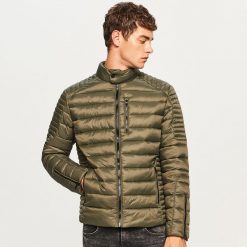 Pikowana kurtka ze stójką - Khaki. Brązowe kurtki damskie marki Reserved, bez wzorów, bez kaptura. Za 99,99 zł.