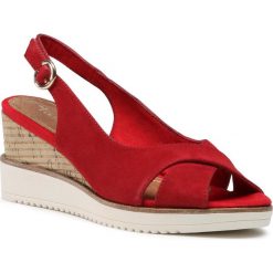 Sandały TAMARIS - 1-28311-24 Rubin Suede 545. Czerwone klapki damskie Tamaris, bez wzorów, ze skóry, bez obcasa, na obcasie. W wyprzedaży za 169,00 zł.